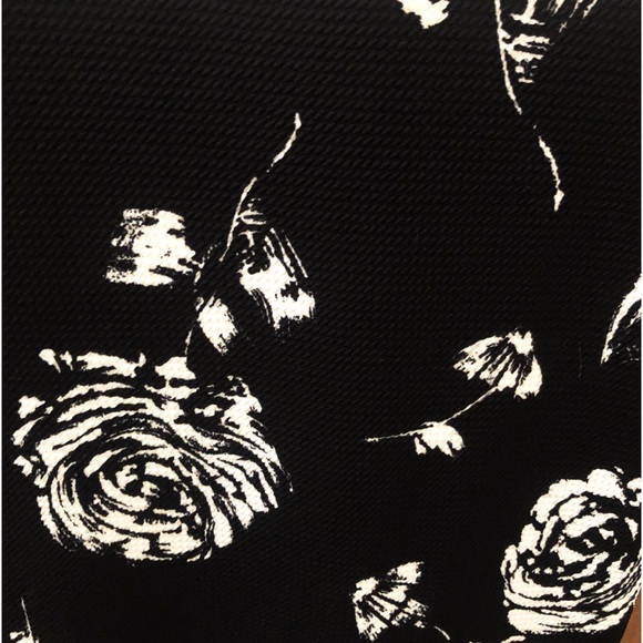 Alt B Size Large Sleeveless Dress - Picture 4 of 5